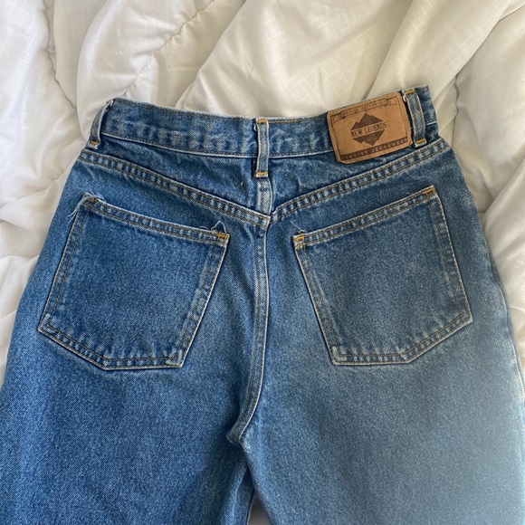 Vintage new legends mid rise capris! 🍇 - Picture 6 of 10